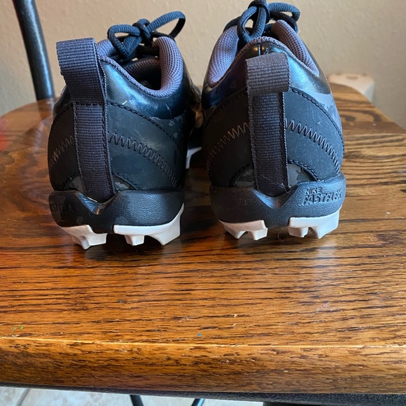 Nike Cleats - Picture 4 of 6